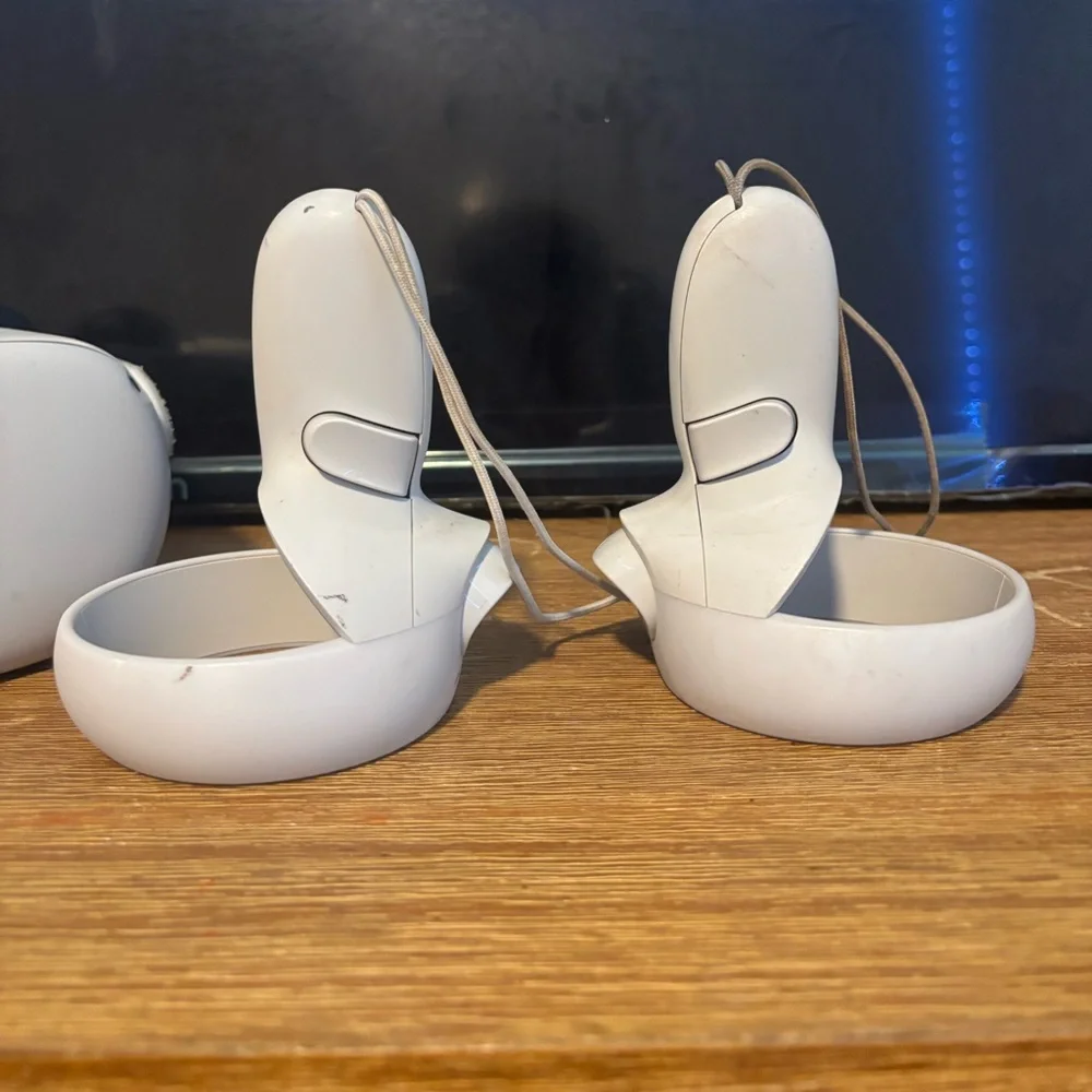 Oculus White VR Headset